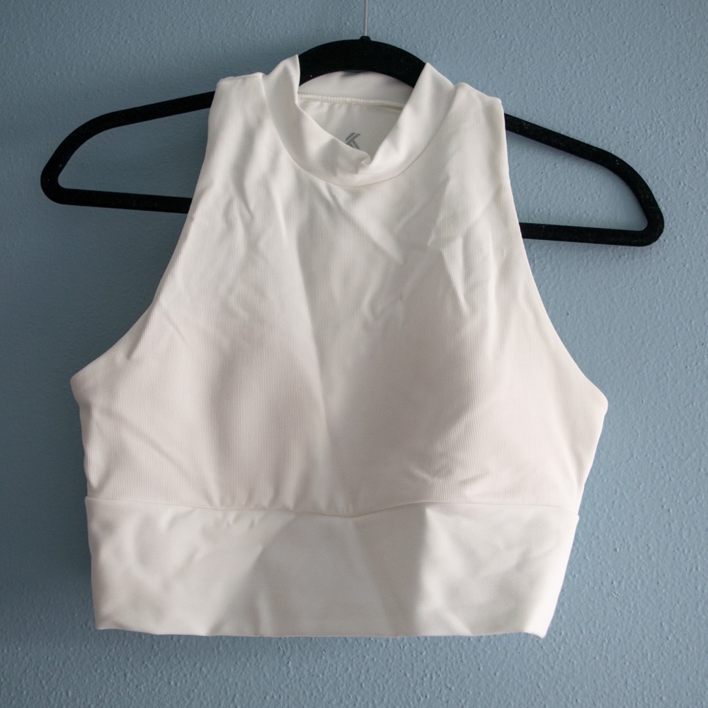 High neck sports bra